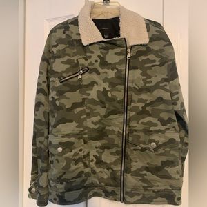 Women’s camouflage green jacket